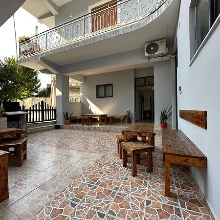 Hanna'S Hostel Berat Exterior photo