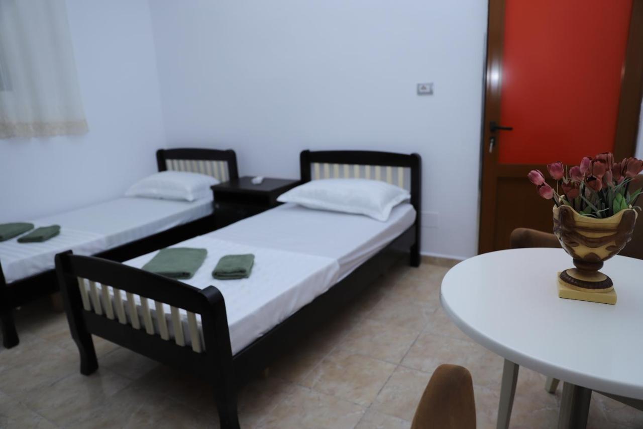 Hanna'S Hostel Berat Exterior photo