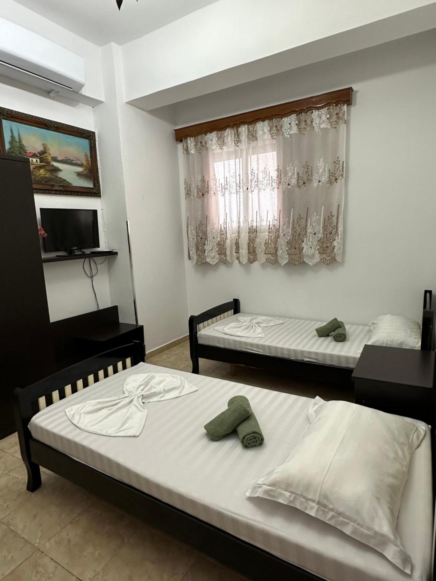Hanna'S Hostel Berat Exterior photo