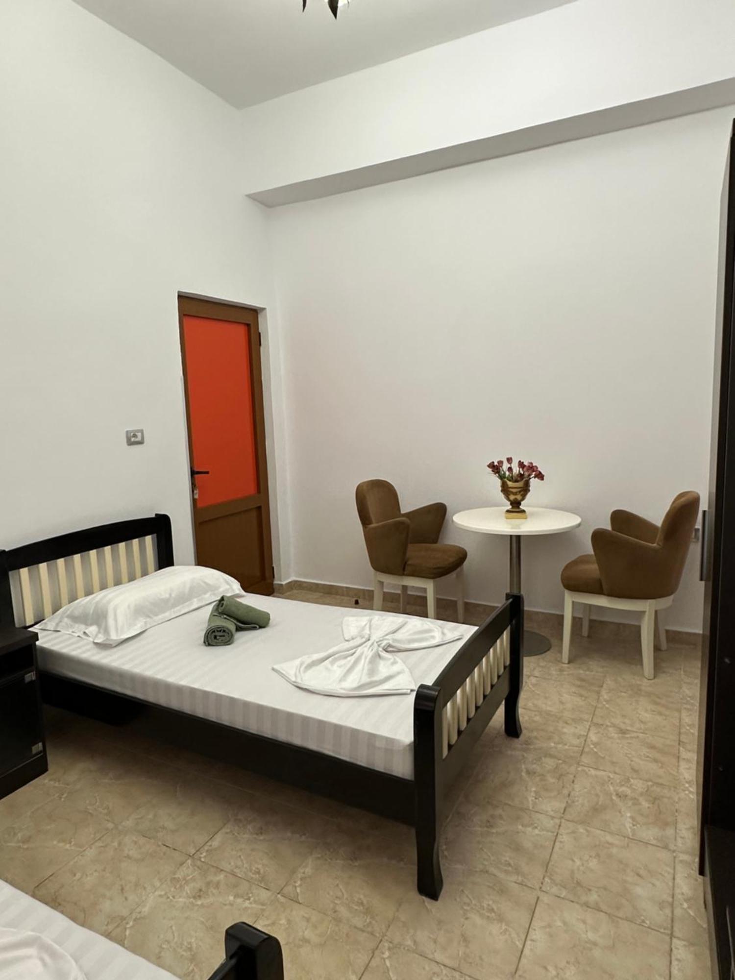 Hanna'S Hostel Berat Exterior photo