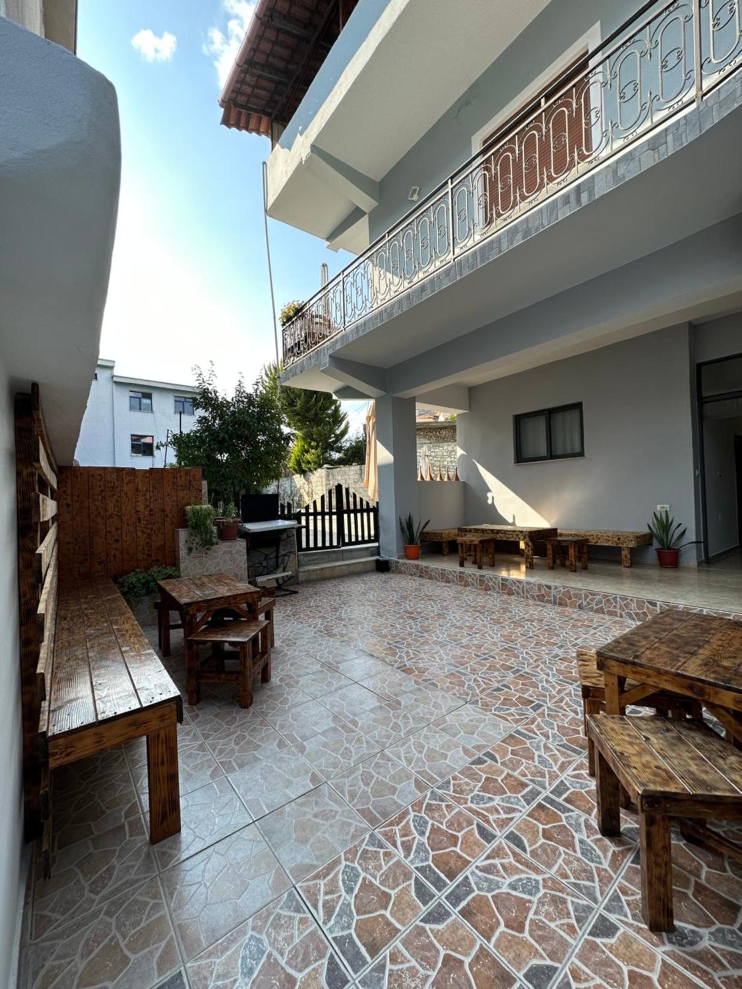 Hanna'S Hostel Berat Exterior photo